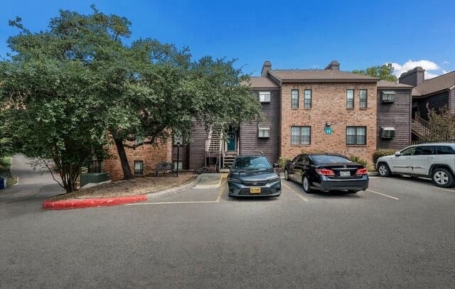 2-bedroom rental at 4212 Medical Dr Unit 1106 in San Antonio, TX — photo 2