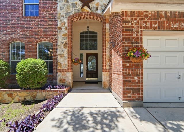 4-bedroom rental at 25611 Preserve Crest in San Antonio, TX — photo 2