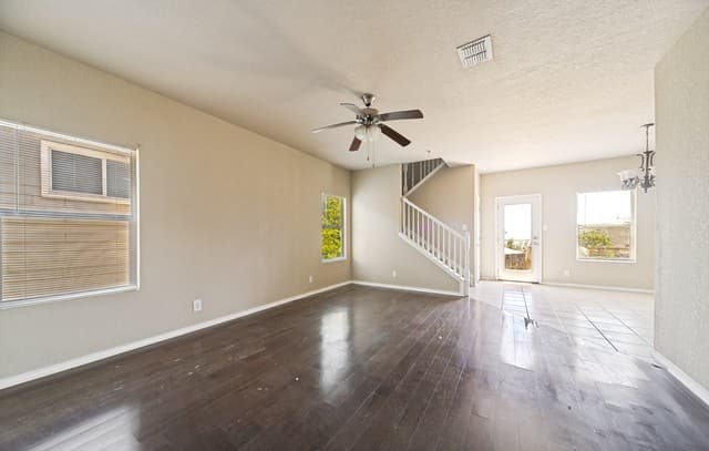 3-bedroom rental at 6718 Loma Secca in San Antonio, TX — photo 4