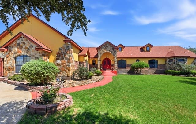 4-bedroom rental at 23232 Winter Oaks in San Antonio, TX — photo 2