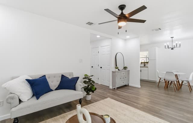 3-bedroom rental at 522 Crane Ave in San Antonio, TX — photo 3