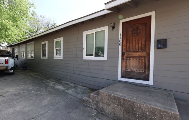 2-bedroom rental at 1300 Norfleet St in San Antonio, TX — photo 2