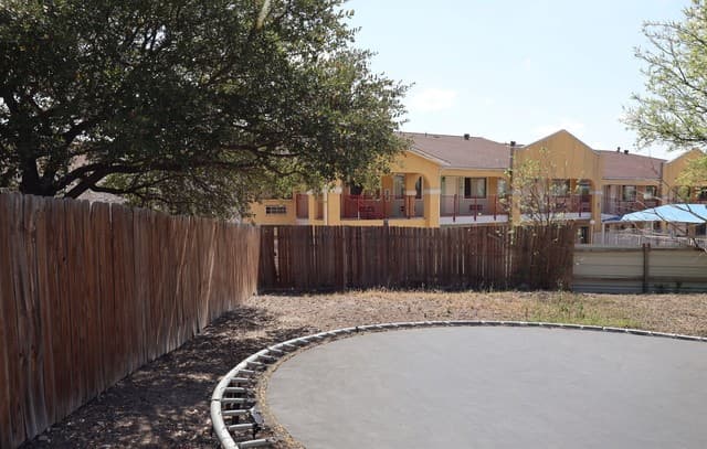 2-bedroom rental at 1300 Norfleet St in San Antonio, TX — photo 4