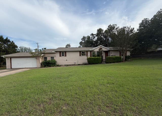 3-bedroom rental at 127 Stonegate in Boerne, TX — photo 2
