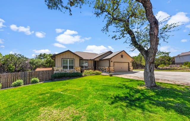 3-bedroom rental at 1017 Burning Tree in Spring Branch, TX — photo 2