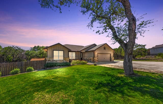3-bedroom rental at 1017 Burning Tree in Spring Branch, TX — photo 3