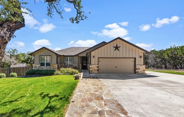 3-bedroom rental at 1017 Burning Tree in Spring Branch, TX — photo 4