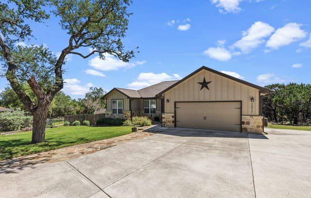 3-bedroom rental at 1017 Burning Tree in Spring Branch, TX — photo 5