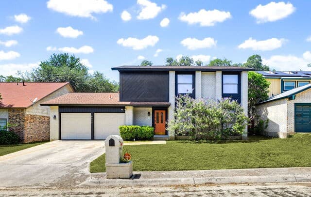 3-bedroom rental at 8415 Timber Crest St in San Antonio, TX — photo 2