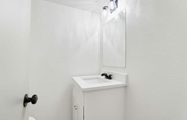 3-bedroom rental at 8415 Timber Crest St in San Antonio, TX — photo 5
