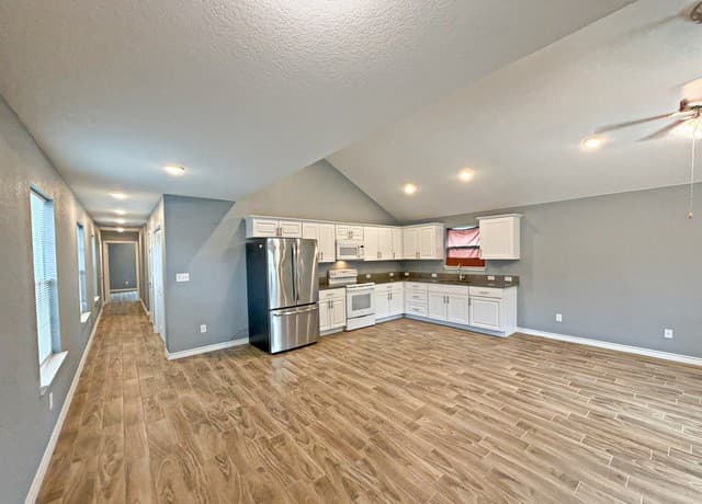 3-bedroom rental at 131 Arizona in San Antonio, TX — photo 5
