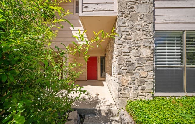 2-bedroom rental at 829 W Bitters Rd Unit APT 502 in San Antonio, TX — photo 3
