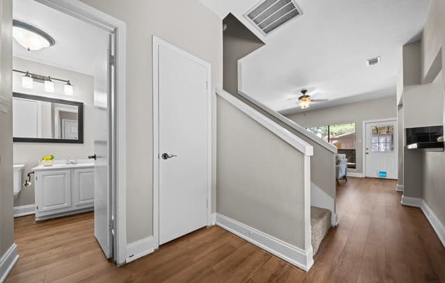 2-bedroom rental at 829 W Bitters Rd Unit APT 502 in San Antonio, TX — photo 4