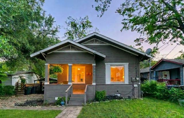 2-bedroom rental at 608 E Mistletoe in San Antonio, TX — photo 1