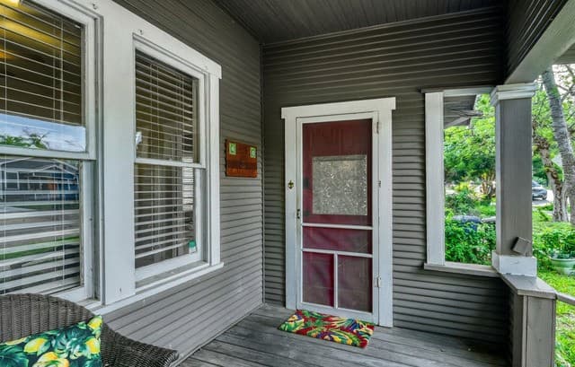2-bedroom rental at 608 E Mistletoe in San Antonio, TX — photo 5