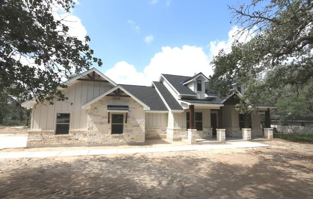 3-bedroom rental at 1118 Humming Bird Ln in Adkins, TX — photo 1