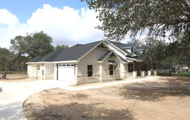 3-bedroom rental at 1118 Humming Bird Ln in Adkins, TX — photo 2