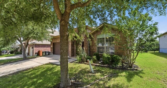 4-bedroom rental at 6069 Covers Cv in Schertz, TX — photo 3