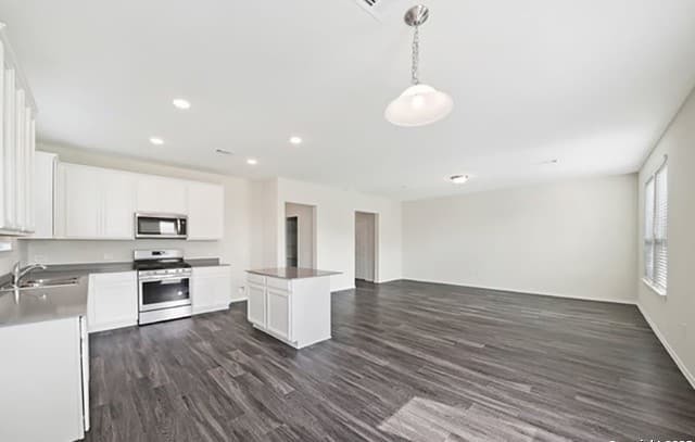 3-bedroom rental at 11264 Long Rider in San Antonio, TX — photo 3