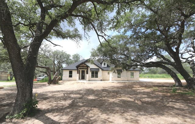 3-bedroom rental at 1114 Hummingbird Ln in Adkins, TX — photo 1