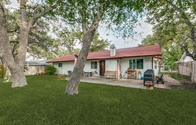 3-bedroom rental at 5819 Dean Martin St in San Antonio, TX — photo 3