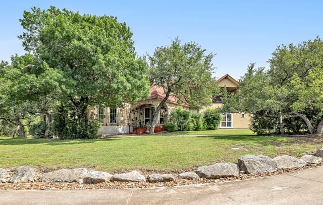 4-bedroom rental at 302 Cotton Cloud in San Antonio, TX — photo 3
