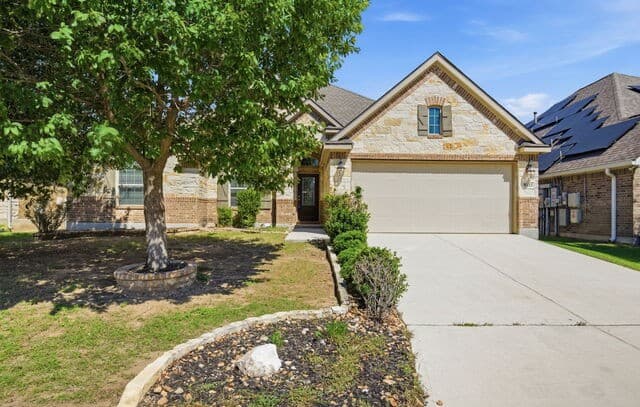 4-bedroom rental at 8815 Hideout Bnd in San Antonio, TX — photo 3