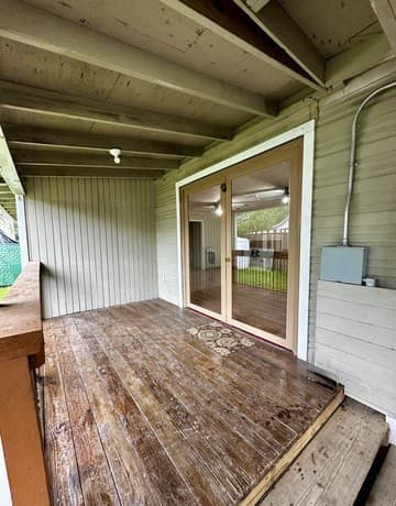 2-bedroom rental at 415 Chalmers Ave in San Antonio, TX — photo 2