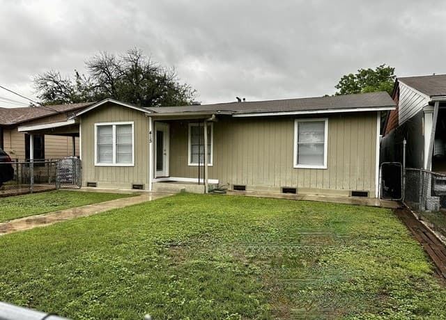 2-bedroom rental at 415 Chalmers Ave in San Antonio, TX — photo 3