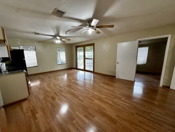 2-bedroom rental at 415 Chalmers Ave in San Antonio, TX — photo 4