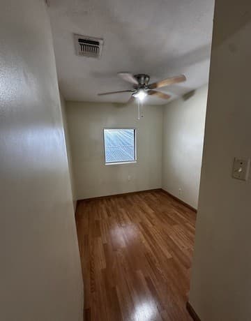 2-bedroom rental at 415 Chalmers Ave in San Antonio, TX — photo 5