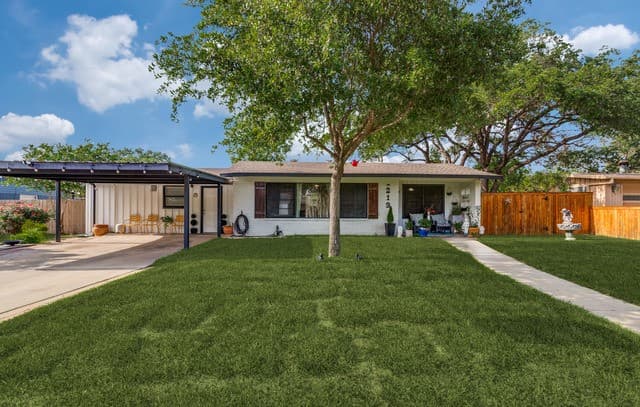 4-bedroom rental at 219 Pinewood Ln in San Antonio, TX — photo 1