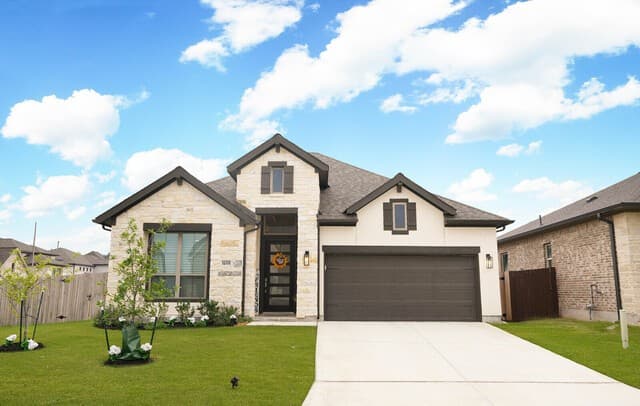 4-bedroom rental at 14308 Apache Wls in San Antonio, TX — photo 2