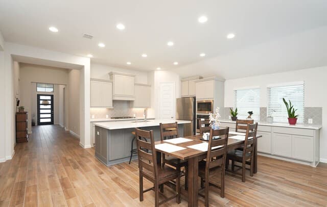 4-bedroom rental at 14308 Apache Wls in San Antonio, TX — photo 3