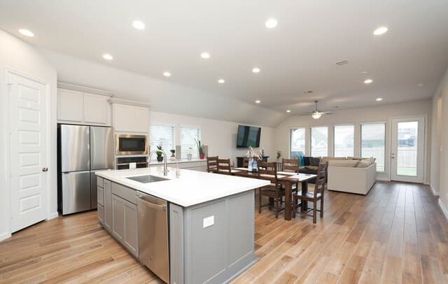 4-bedroom rental at 14308 Apache Wls in San Antonio, TX — photo 4