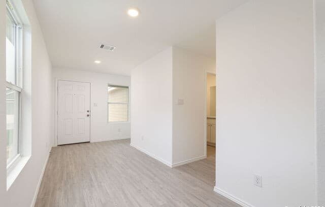 4-bedroom rental at 14030 Rooster Run in San Antonio, TX — photo 2