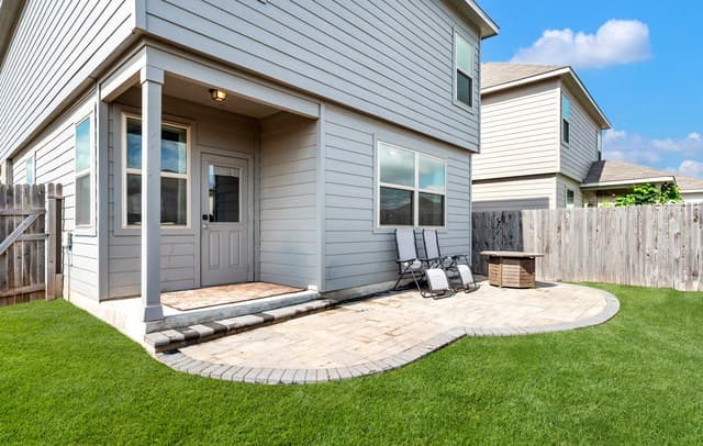 3-bedroom rental at 2403 Pink Pearl Dr in San Antonio, TX — photo 5
