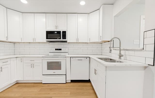 4-bedroom rental at 2935 Lasses Blvd in San Antonio, TX — photo 2