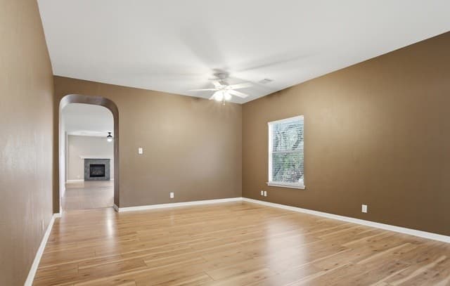 3-bedroom rental at 23645 Silver Crk in San Antonio, TX — photo 2
