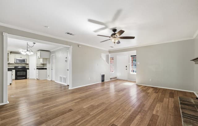 3-bedroom rental at 7223 Pine Br in San Antonio, TX — photo 4