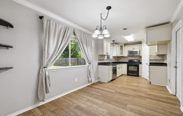 3-bedroom rental at 7223 Pine Br in San Antonio, TX — photo 5