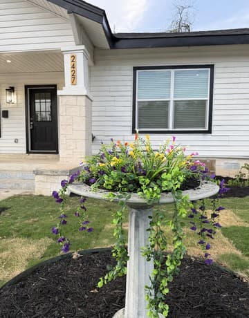 2-bedroom rental at 2427 W Southcross Blvd Unit 2 in San Antonio, TX — photo 2