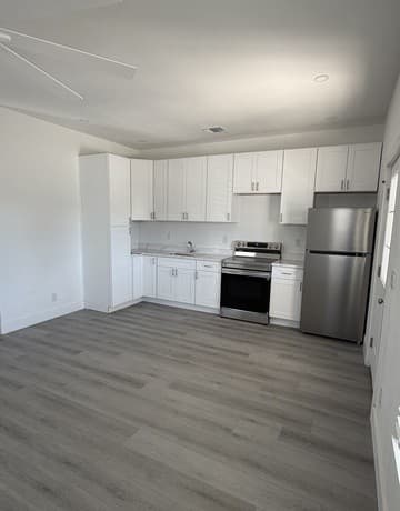 2-bedroom rental at 2427 W Southcross Blvd Unit 2 in San Antonio, TX — photo 4