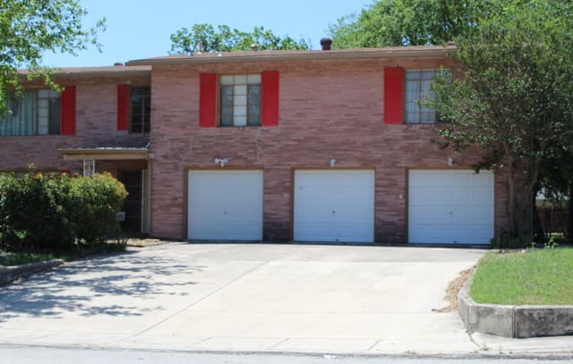 rental at 206 Senisa Dr in San Antonio, TX — photo 2