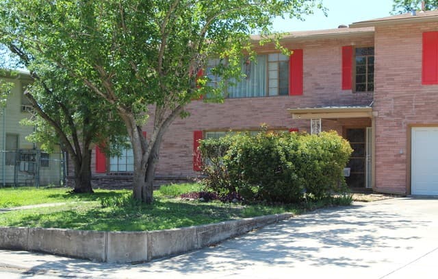 rental at 206 Senisa Dr in San Antonio, TX — photo 3