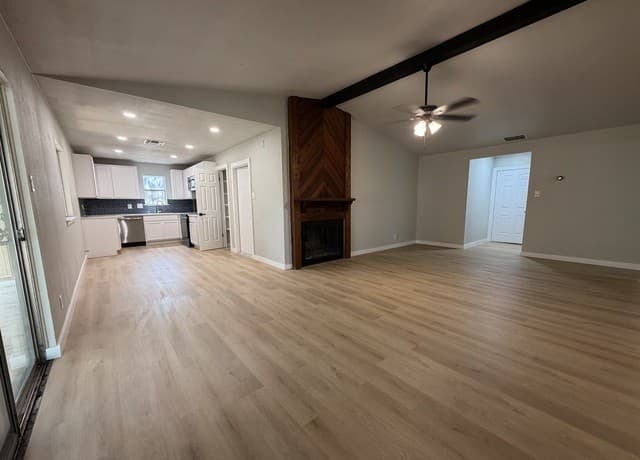4-bedroom rental at 8726 Timberbriar St in San Antonio, TX — photo 4
