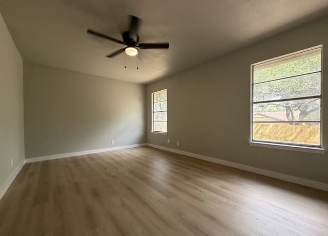 4-bedroom rental at 8726 Timberbriar St in San Antonio, TX — photo 5