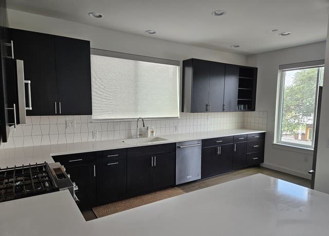 4-bedroom rental at 102 Tendick in San Antonio, TX — photo 3