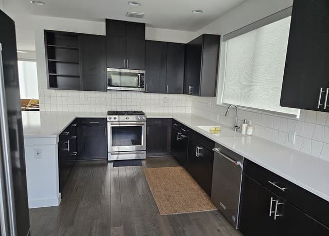 4-bedroom rental at 102 Tendick in San Antonio, TX — photo 4