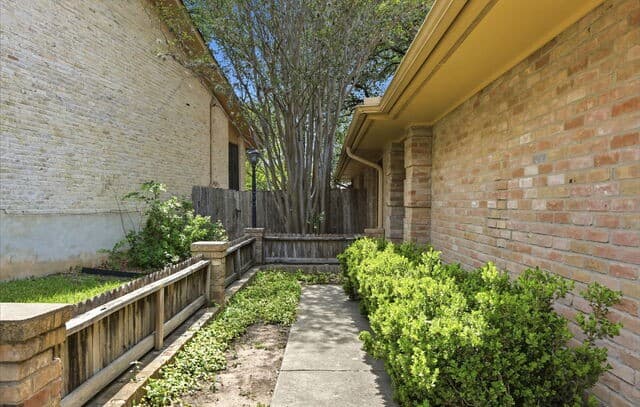 3-bedroom rental at 111 Pike Rd in San Antonio, TX — photo 2